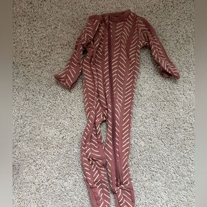 Kyte BABY Mauve and Cream Chevron Onesie